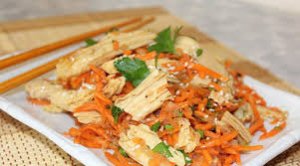 Морковь по-корейски со спаржей и кальмарами