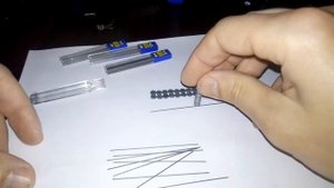 Магнит притягивает графит