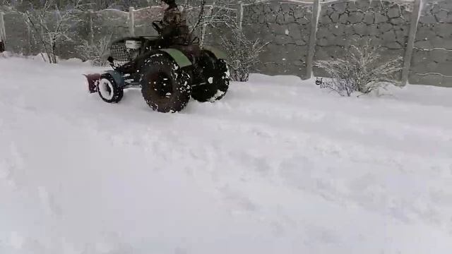 трактор друга Витали.отвал для уборки снега. смотреть онлайн