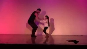 Шикарный танец папы с дочкой