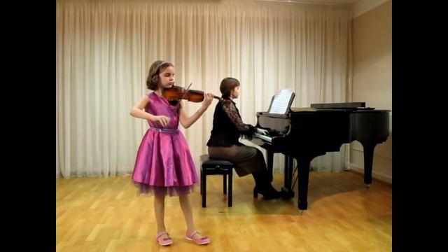 Фомина Анастасия 9 лет 3 класс. Скрипка. Прокофьев "Русский танец" Чайковский "Грустная песенка".
