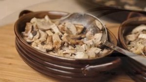 ЖУЛЬЕН С КУРИЦЕЙ И ГРИБАМИ В ДУХОВКЕ РЕЦЕПТ ПРИГОТОВЛЕНИЯ