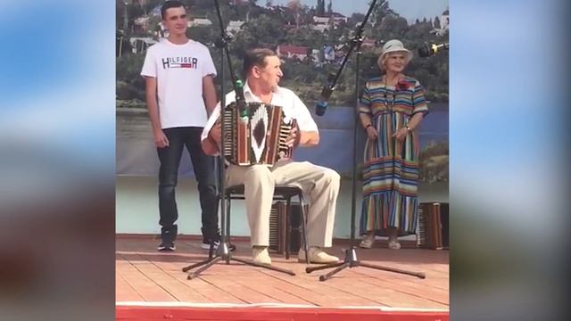 Воронежский гармонист Анатолий Коршунов (рояльная гармонь) смотреть онлайн