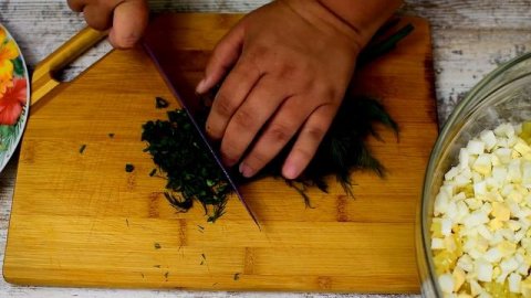 Вкуснейшая окрошка на кефире с секретным ингредиентом