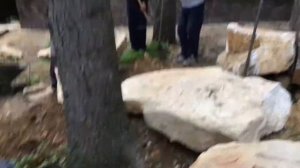 Создание подпорных стенок из валунов