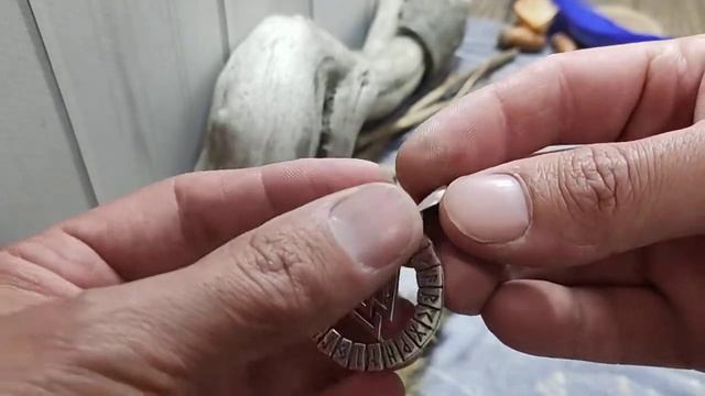 БОЛЬШОЙ СЕРЕБРЯНЫЙ КУЛОН «ФУТАРК - ВАЛЬКНУТ» смотреть онлайн