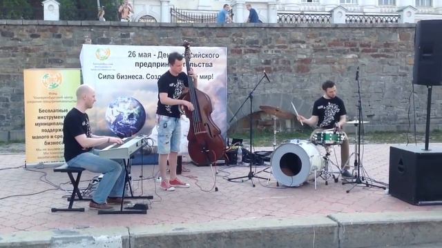 Old Fashioned Trio, концерт на плотинке, г. Екатеринбург смотреть онлайн