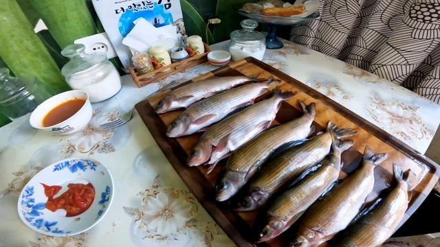 ХАРИУС впервые пробую такую рыбу, из Восточного Казахстана, Жареный с хрустящей корочкой ХАРИУС смотреть онлайн