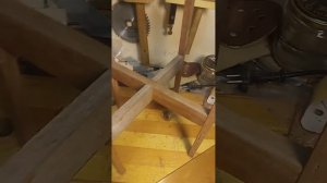 Напольная подставка для цветов из древесины (малазийский дуб)