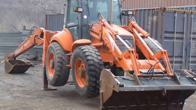 Экскаватор-погрузчик Hitachi FB200