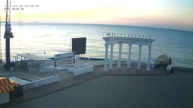 Вебкамера "Ротонда". Запись 04.06.2017 05:00:04 смотреть онлайн