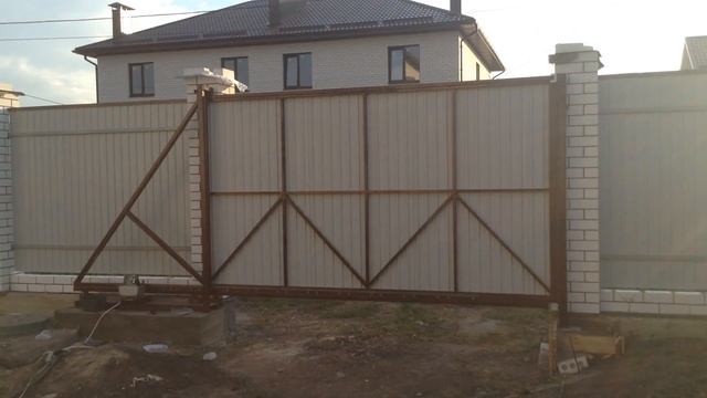 Компания "КМК" - монтаж откатных ворот, кладка стоек из кирпича - с. Отрадное, Воронежская, обл. смотреть онлайн