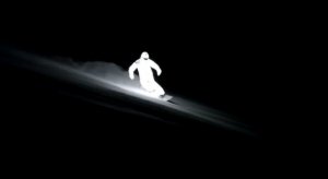 Светящийся сноубординг в ночных Альпах