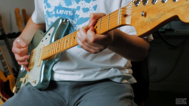 $150 Harley Benton Vs $2000 Fender AM Pro II Jazzmaster смотреть онлайн