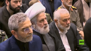 إسماعيل هنية يشارك في مراسم تشييع رئيسي وأمير عبد اللهيان ورفاقهما في طهران