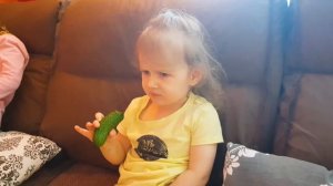 Смешное, Дети кушают ПОЛЕЗНУЮ еду!!!