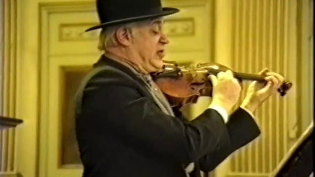 Alexander Labko plays Johann Strauss II "Pizzicato Polka" смотреть онлайн