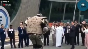 Король Бахрейна привёз в Дубай своего робота-телохранителя на искусственном интеллекте🔥