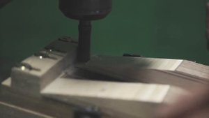 Производство кресел Flow из гнутой фанеры от Plycollection (Латвия)