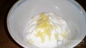 Слоеный салат с шампиньонами и ветчиной