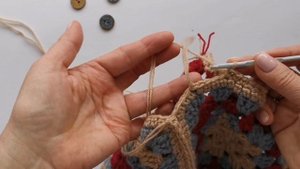 Вязание крючком Чепчик бабушкин квадрат, сборка часть 2