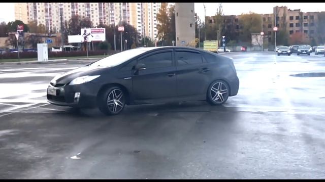 Toyota Prius  колеса в дым....BURNOUT смотреть онлайн