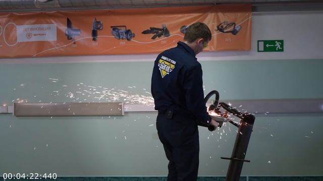 Угон автомобиля клеем - миф или реальность? Как защитить автомобиль от угона в этом случае?