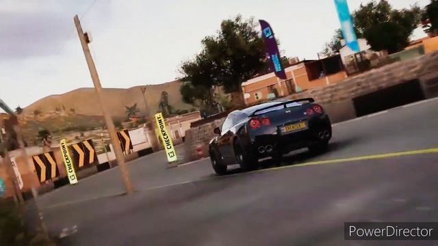 Racing With A Nissan GTR смотреть онлайн