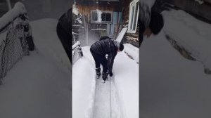 снегоуборщик электрический greenworks sn 2300