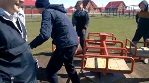 Парень ВЫЛЕТЕЛ с карусели и пошел блевать!!!