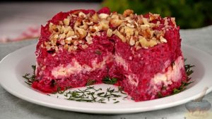 Превращаем простое блюдо в праздничное.
САЛАТ ИЗ СВЁКЛЫ С СЫРОМ И ЯЙЦАМИ