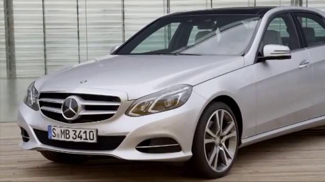 Mercedes E 350 4MATIC with driving footage смотреть онлайн
