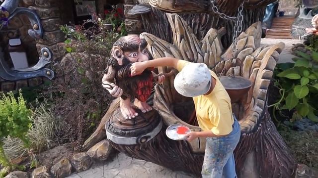 оформление зоны барбекю . скульптура домовичёк огневечёк.. покраска. смотреть онлайн