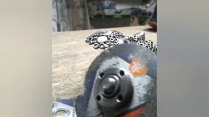 Как легко открутить диск на болгарке!!!