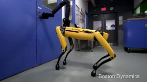  Робопес от BostonDynamics открывает дверь