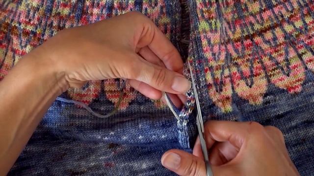 ЖАККАРД спицами | 2 способа разрезать жаккард, связанный вкруговую.