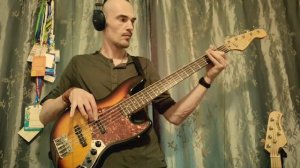 Tree finger picking on Fender Jazz bass 5 string in thrash metal