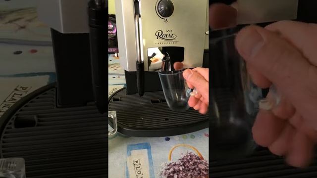 Saeco SUP016R Royal Cappuccino + Panarello смотреть онлайн