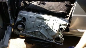 Работа механизма стеклоподъёмника Volvo S80II