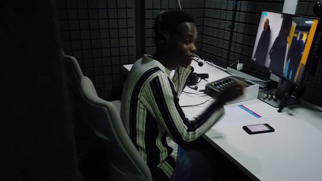 Обычный рабочий вечер футбольного комментатора