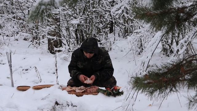 Фаршированные куриные крылья оригинально и очень вкусно / Готовим в лесу смотреть онлайн