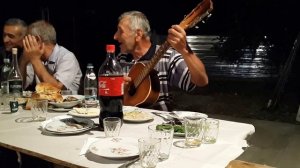 Грузин поет на Азербайджанском языке ,первая песня посвещенная Марнеули ,собственного сочинения