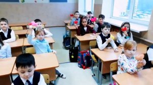 Поздравление мамам от 2е класса