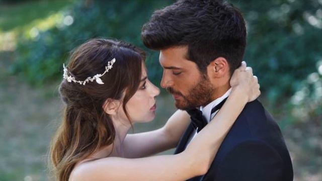 Can Yaman and Özge Gürel will act together in a commercial in Italy смотреть онлайн