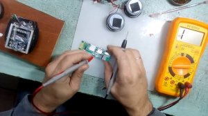 Колонка JBL вырван с дорожками разьем питания