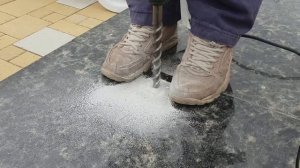 Сверление отверстия в граните под стойку из нержавейки