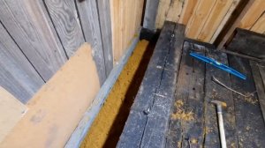 Полы в свинарнике из шпал.