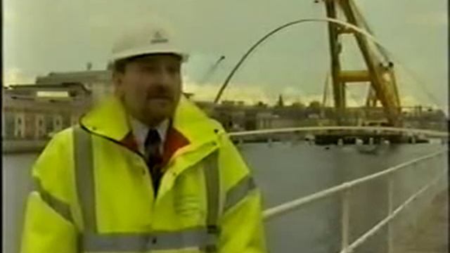 Hercules carrying the Gateshead Millenium Bridge смотреть онлайн