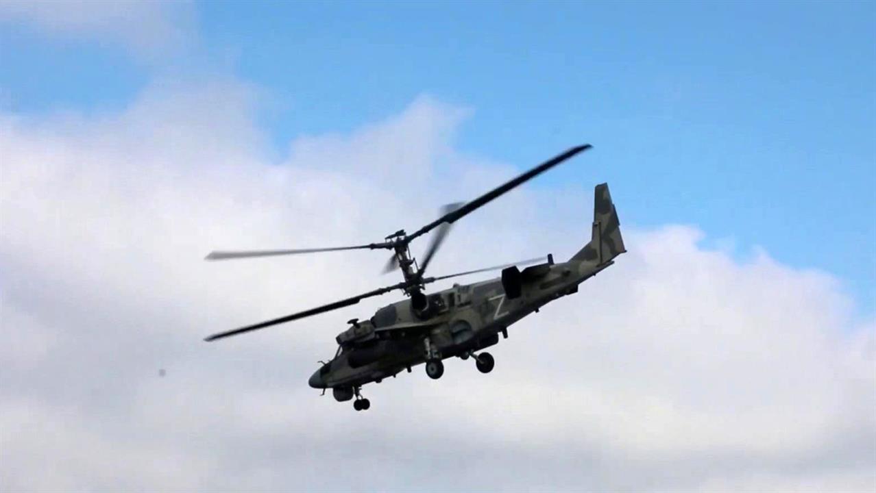 Минобороны РФ опубликовало кадры совместной работы вертолетов Ка-52 и Ми-28