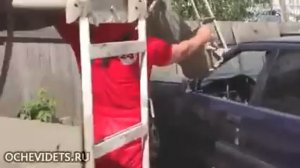 Залил бетон в машину...